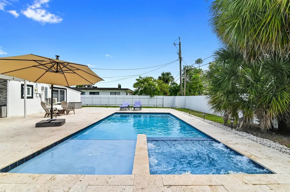 124 Davis Road Palm Springs, FL 33461