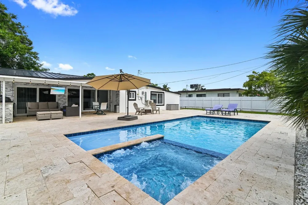 124 Davis Road Palm Springs, FL 33461
