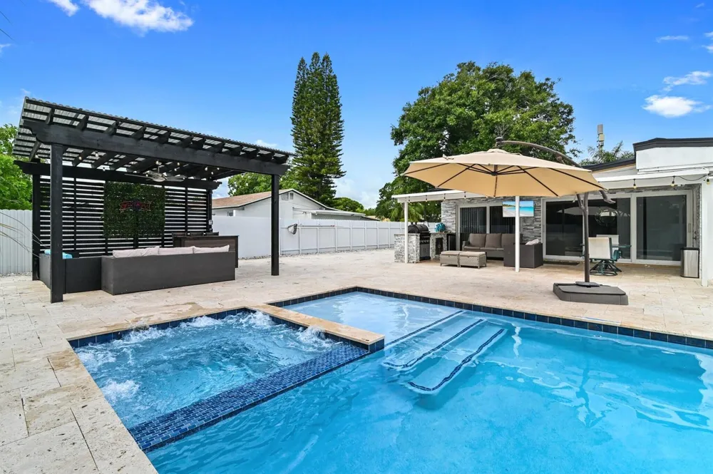 124 Davis Road Palm Springs, FL 33461