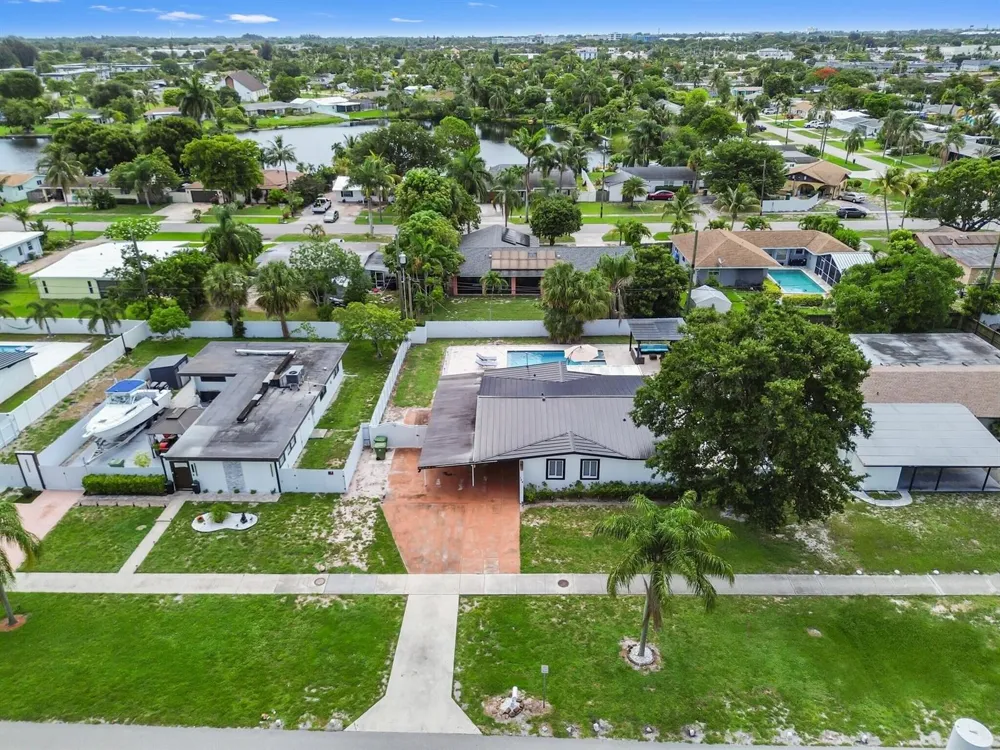 124 Davis Road Palm Springs, FL 33461