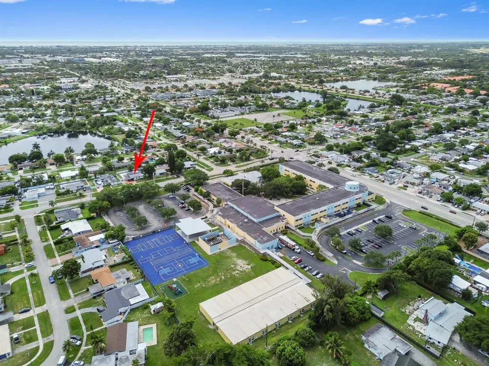 124 Davis Road Palm Springs, FL 33461