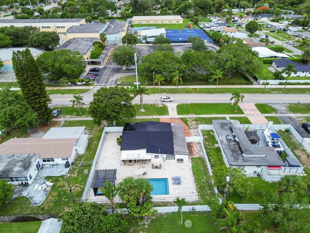124 Davis Road Palm Springs, FL 33461
