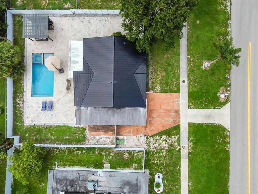 124 Davis Road Palm Springs, FL 33461