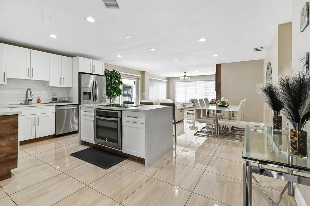 124 Davis Road Palm Springs, FL 33461