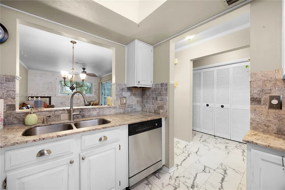 1001 Pine Isle Ln #1001 Naples, FL 34112