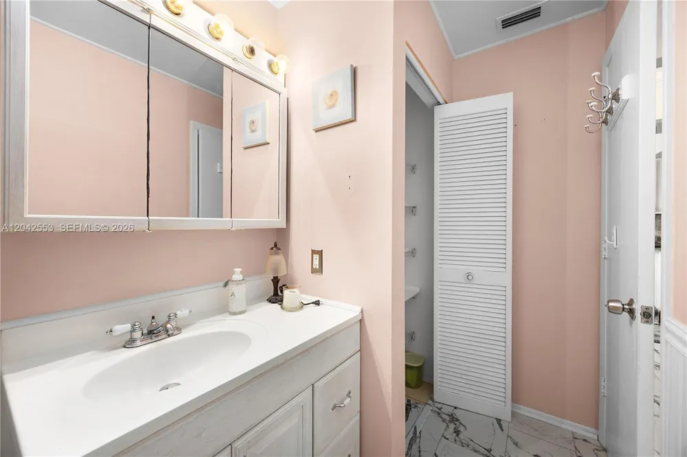 1001 Pine Isle Ln #1001 Naples, FL 34112