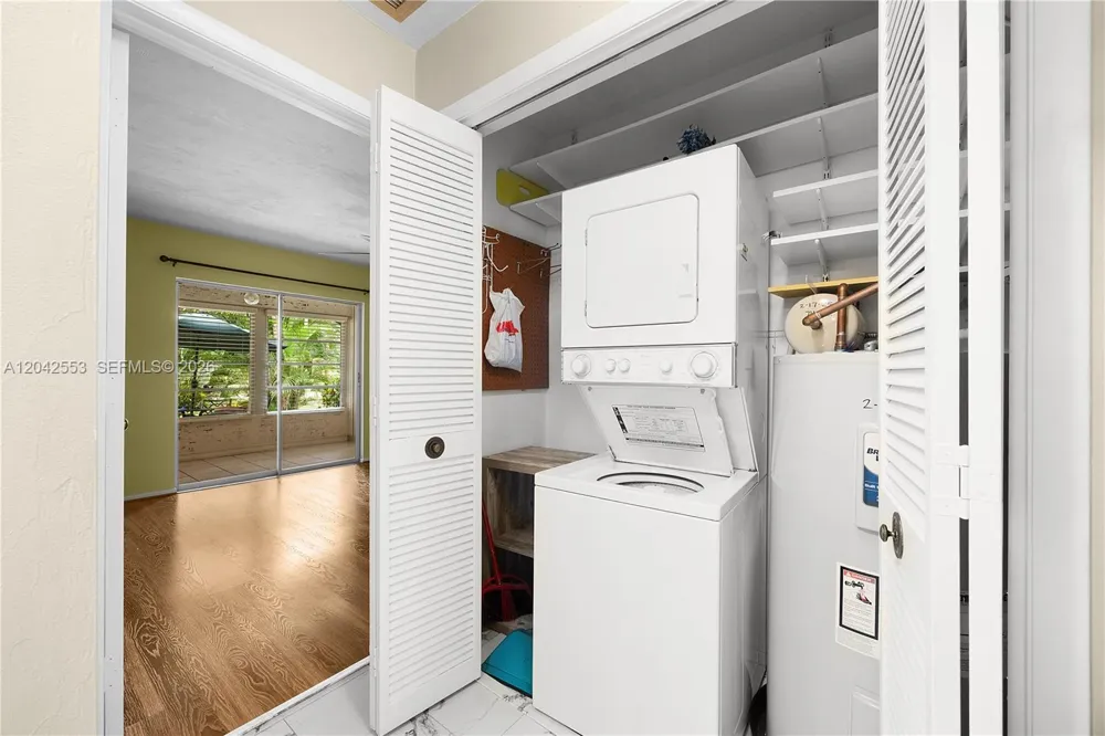 1001 Pine Isle Ln #1001 Naples, FL 34112