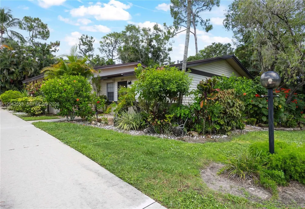 1001 Pine Isle Ln #1001 Naples, FL 34112