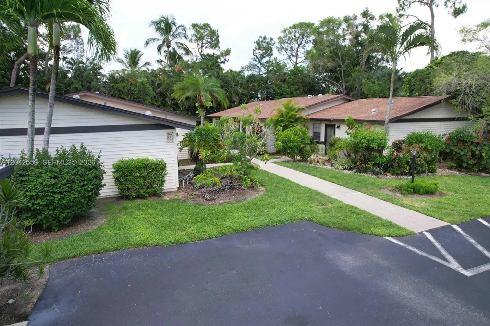 1001 Pine Isle Ln #1001 Naples, FL 34112