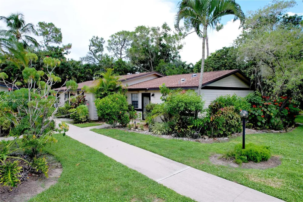 1001 Pine Isle Ln #1001 Naples, FL 34112