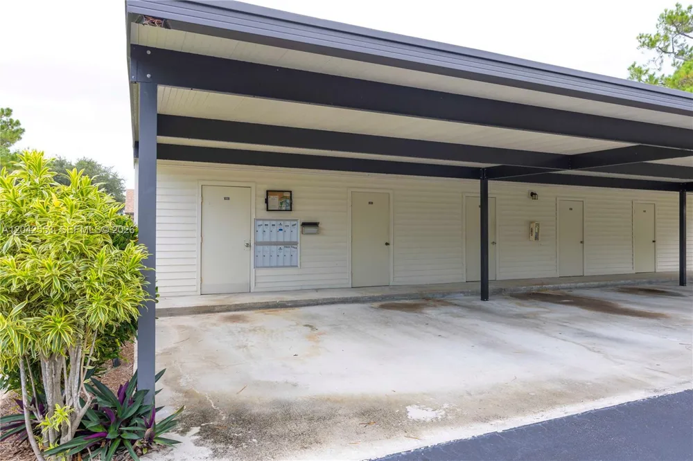 1001 Pine Isle Ln #1001 Naples, FL 34112