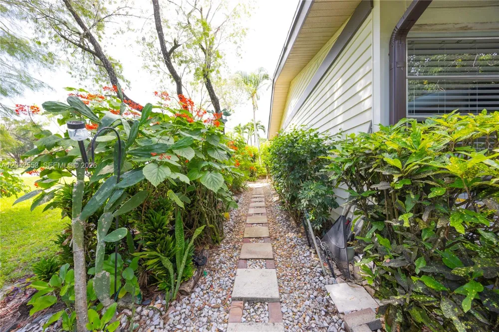 1001 Pine Isle Ln #1001 Naples, FL 34112