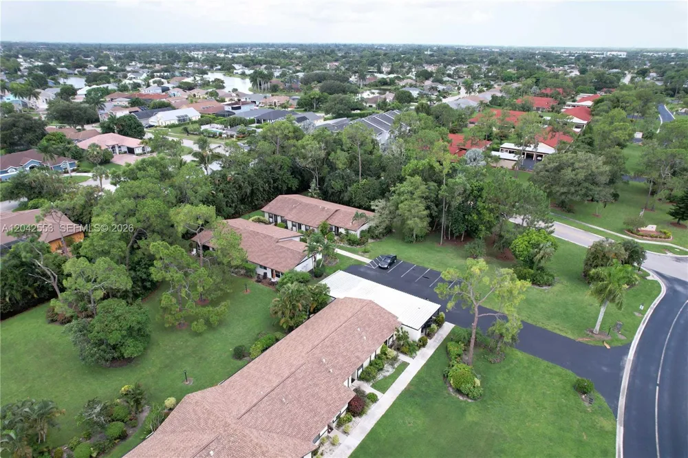 1001 Pine Isle Ln #1001 Naples, FL 34112