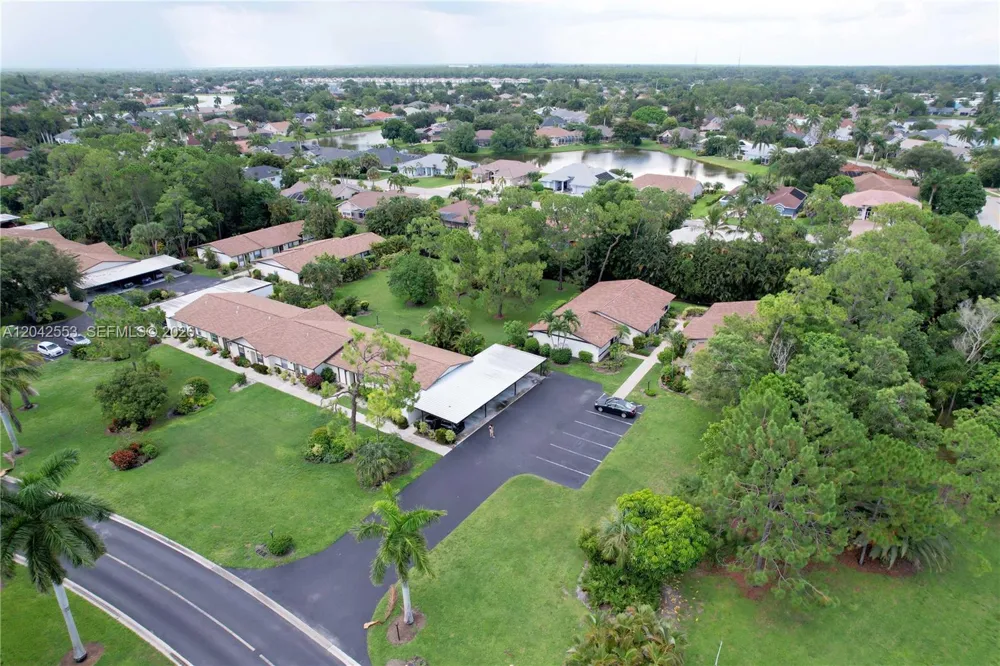 1001 Pine Isle Ln #1001 Naples, FL 34112
