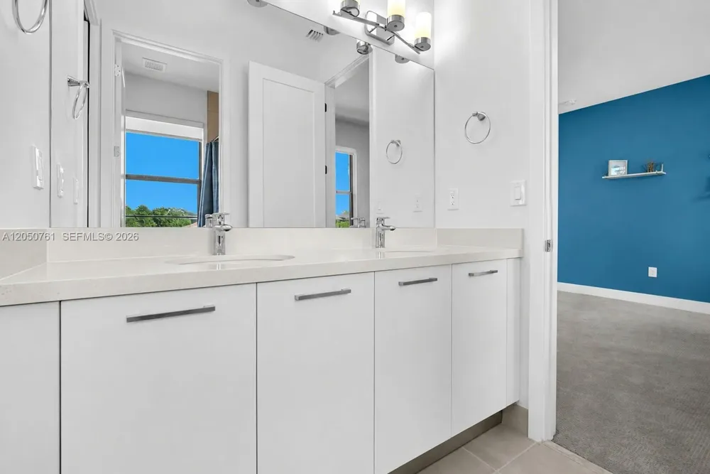 10702 SW 53rd St Cooper City, FL 33328