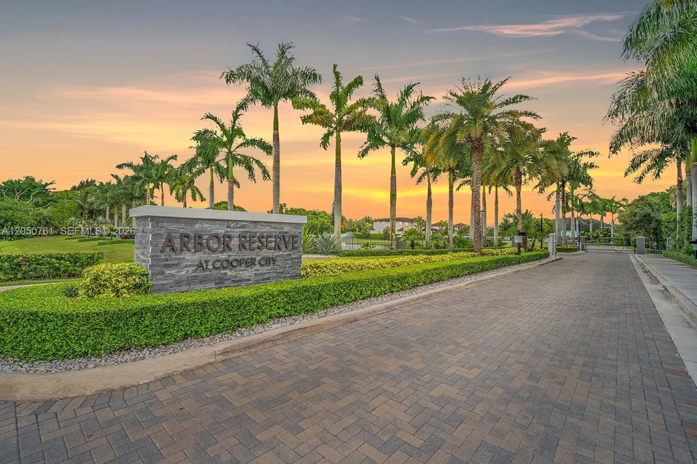 10702 SW 53rd St Cooper City, FL 33328