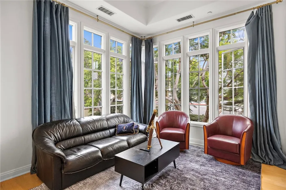 2741 Bungalow Corona del Mar, CA 92625