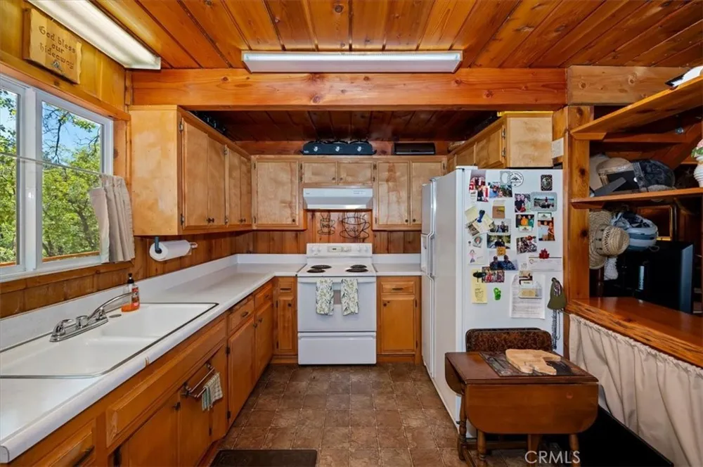 1710 Canyon Crest Big Bear Lake, CA 92315