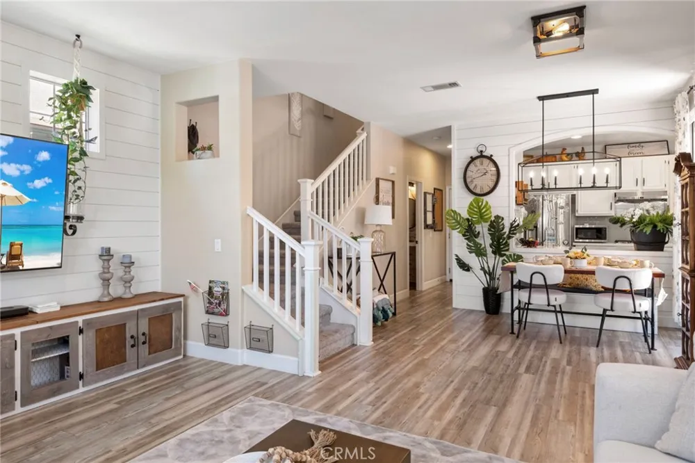 32 Sklar Ladera Ranch, CA 92694