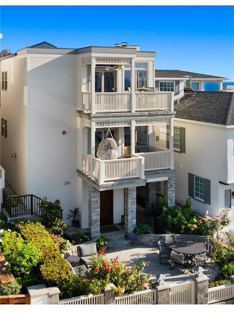 220 20th Street Manhattan Beach, CA 90266
