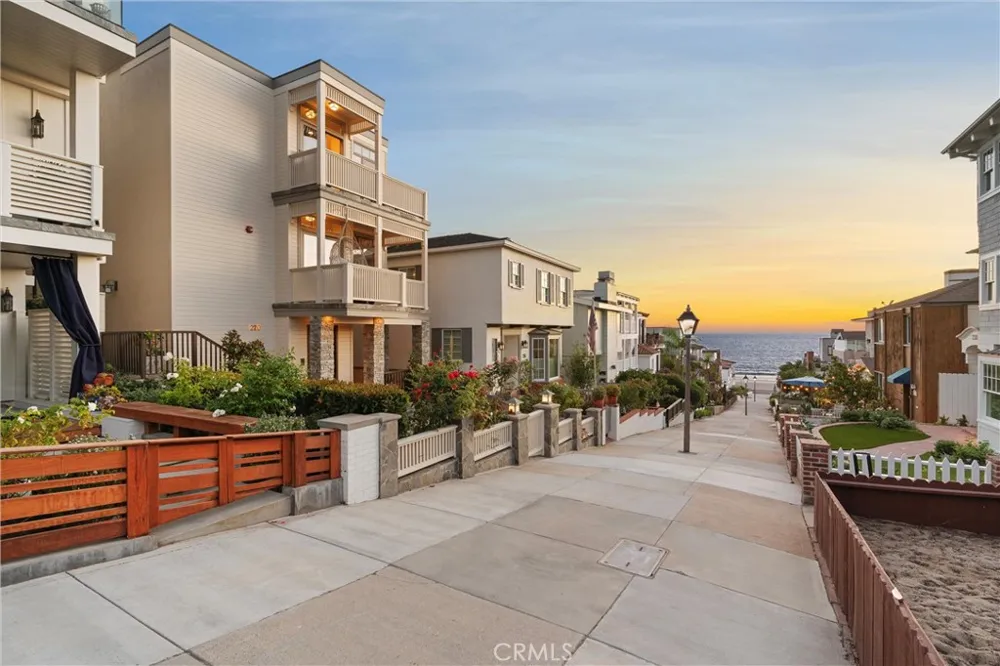 220 20th Street Manhattan Beach, CA 90266