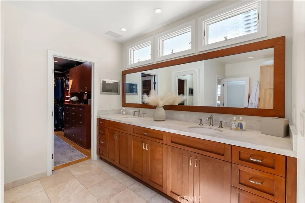 220 20th Street Manhattan Beach, CA 90266