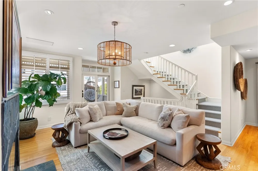 220 20th Street Manhattan Beach, CA 90266