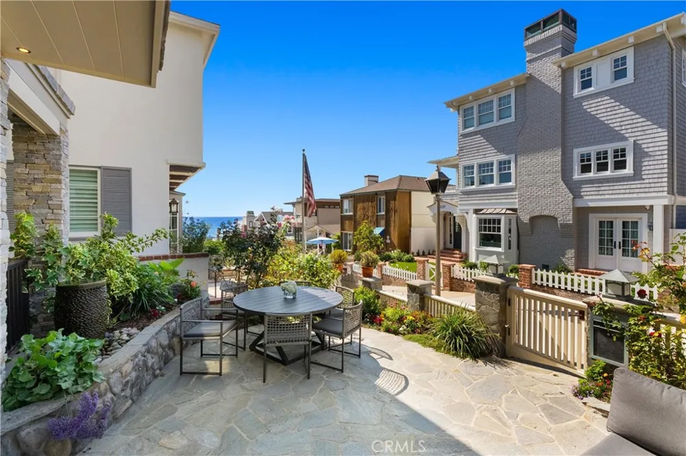 220 20th Street Manhattan Beach, CA 90266