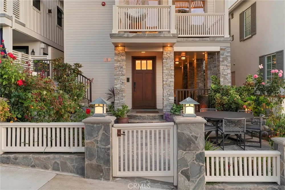 220 20th Street Manhattan Beach, CA 90266