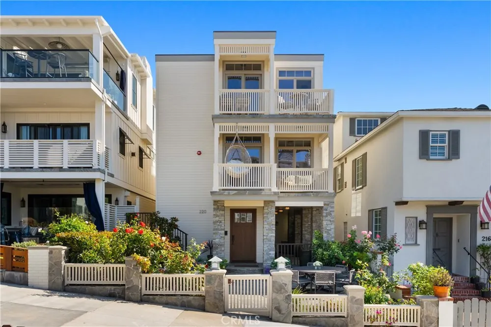 220 20th Street Manhattan Beach, CA 90266