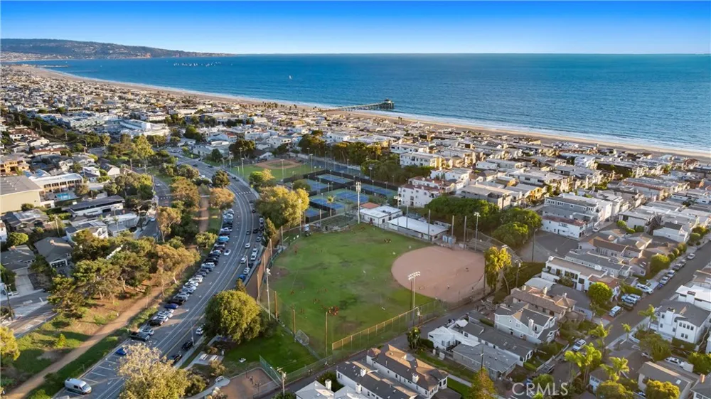 220 20th Street Manhattan Beach, CA 90266