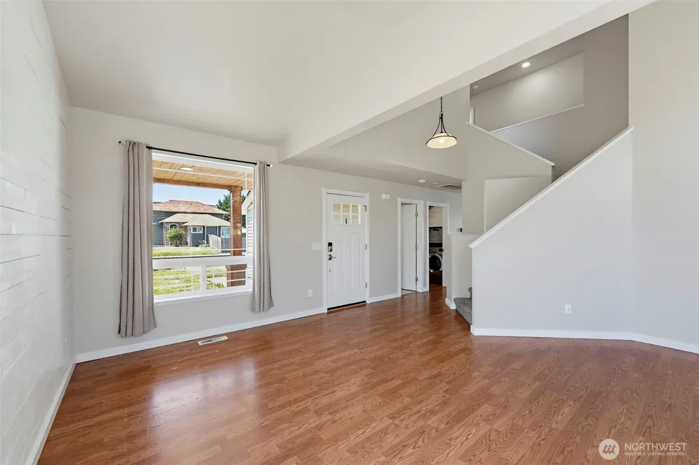 402 Orting Avenue NW Orting, WA 98360
