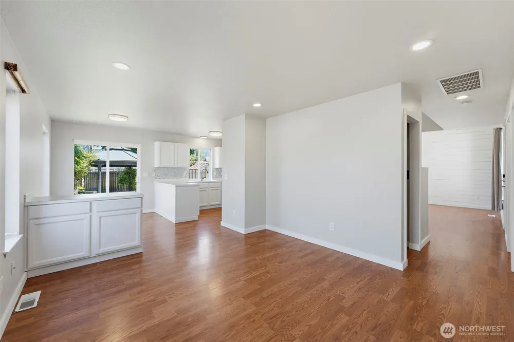 402 Orting Avenue NW Orting, WA 98360