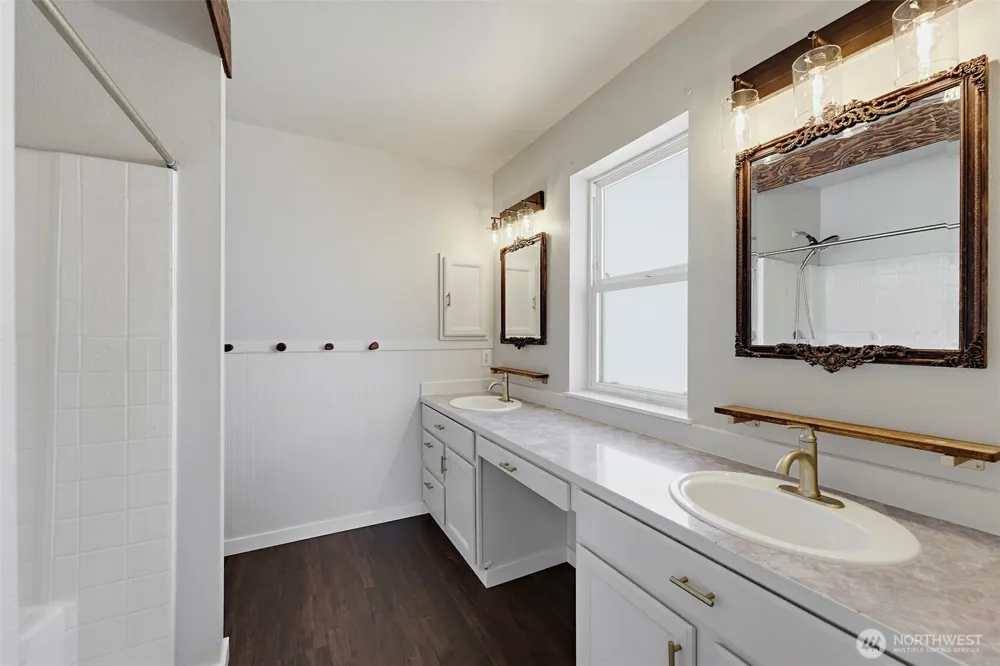 402 Orting Avenue NW Orting, WA 98360