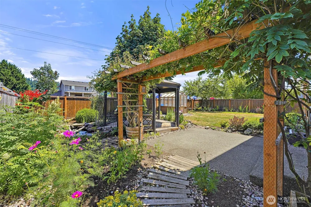 402 Orting Avenue NW Orting, WA 98360