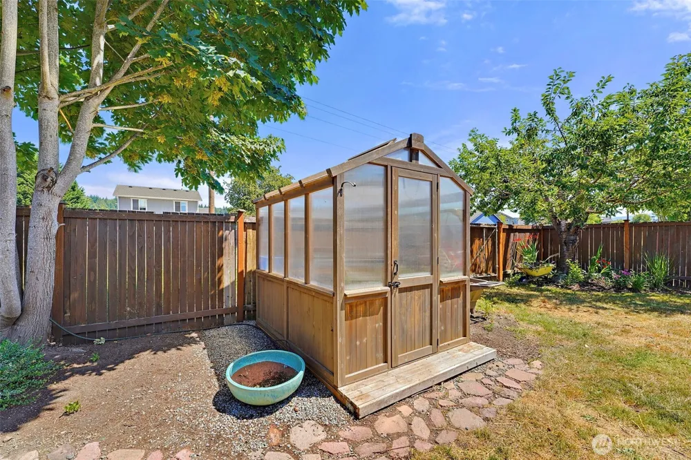 402 Orting Avenue NW Orting, WA 98360