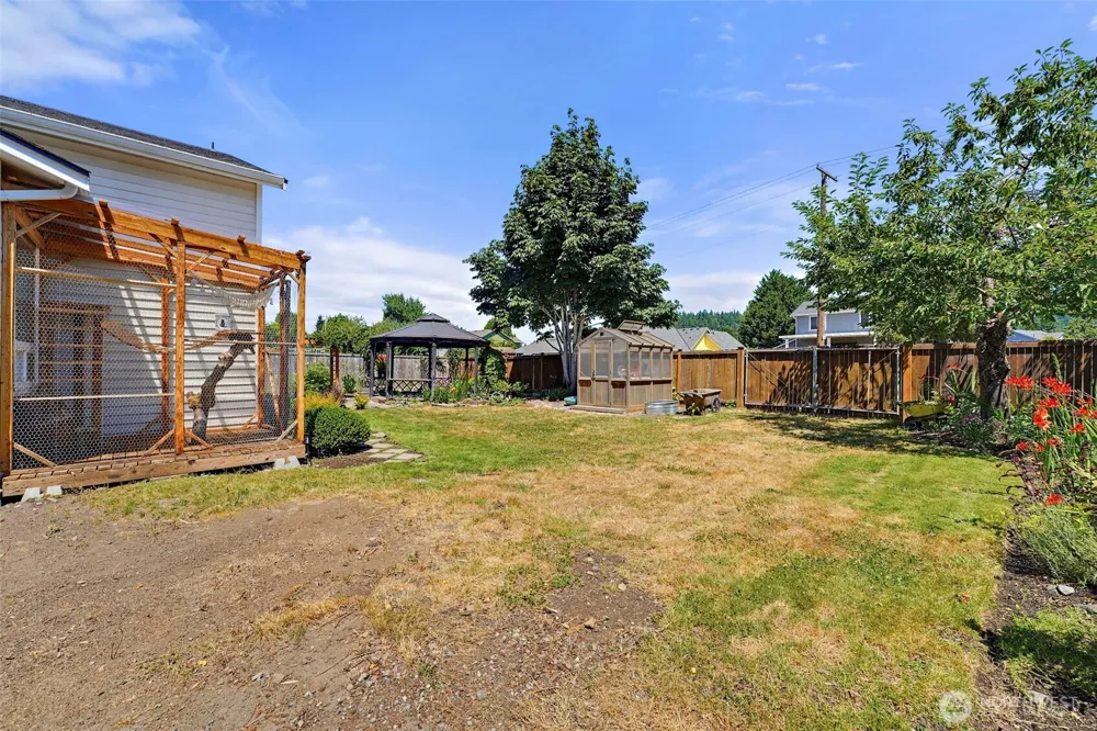 402 Orting Avenue NW Orting, WA 98360