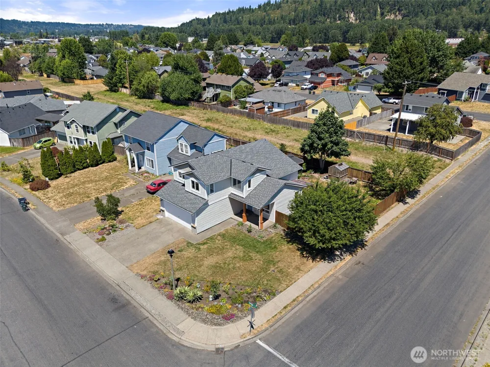 402 Orting Avenue NW Orting, WA 98360