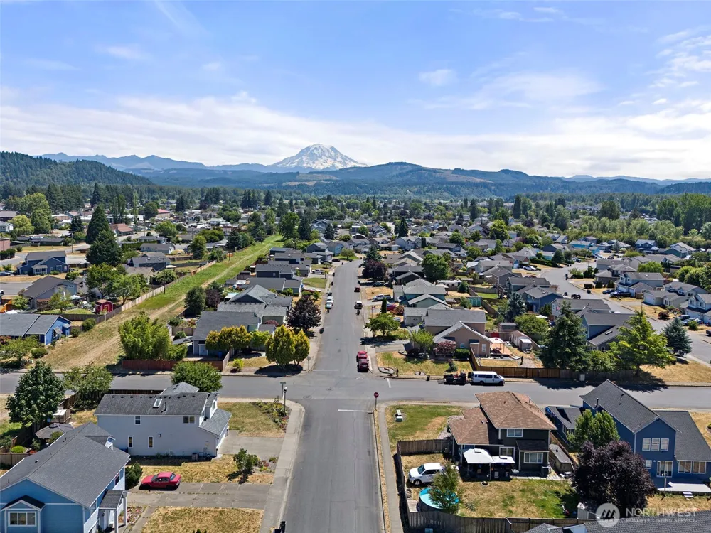 402 Orting Avenue NW Orting, WA 98360