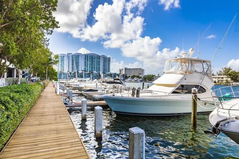 7928 East Dr #1604 + DEN North Bay Village, FL 33141