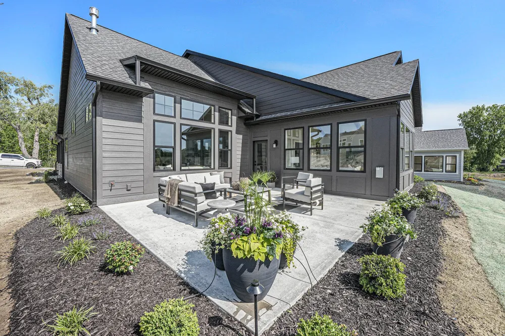 2291 Knapp Bluff Court NE Grand Rapids, MI 49525