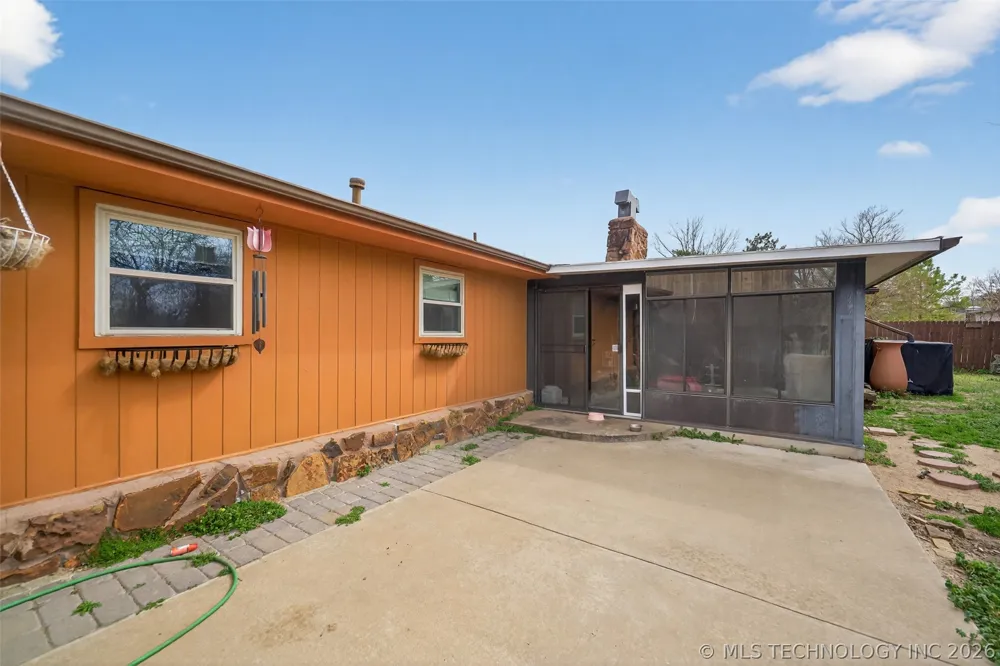 1045 Rolling Meadows Bartlesville, OK 74006