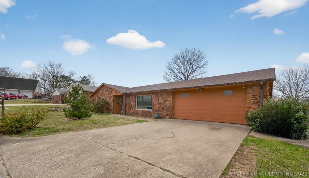 1045 Rolling Meadows Bartlesville, OK 74006
