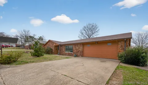 1045 Rolling Meadows