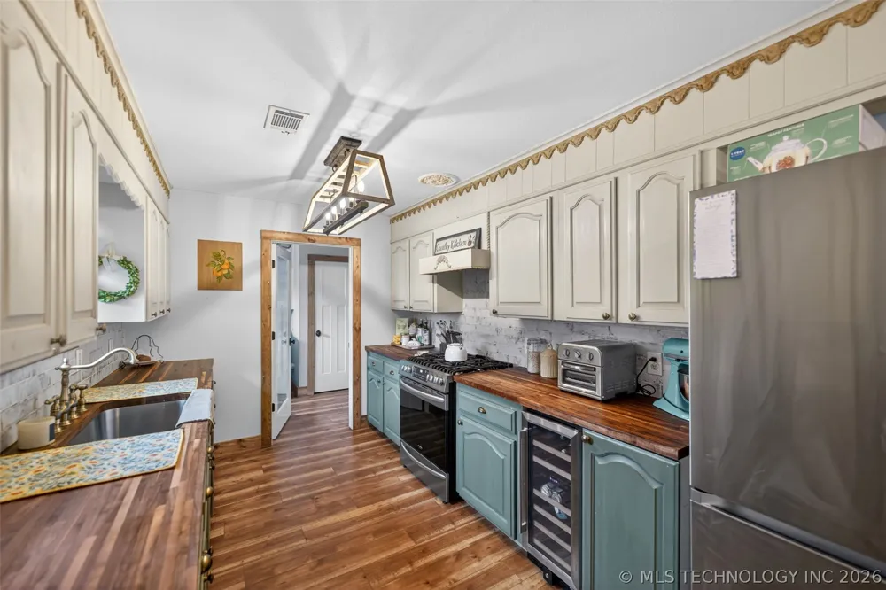 1045 Rolling Meadows Bartlesville, OK 74006