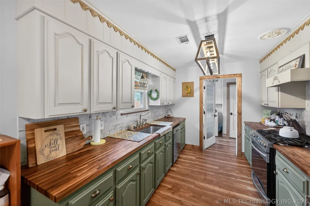 1045 Rolling Meadows Bartlesville, OK 74006