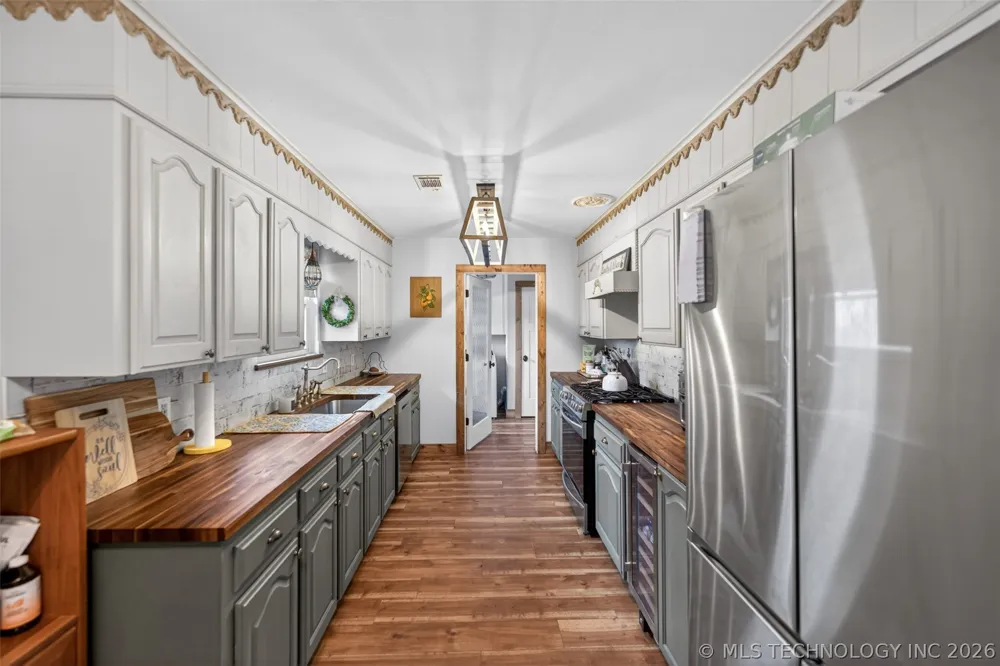 1045 Rolling Meadows Bartlesville, OK 74006
