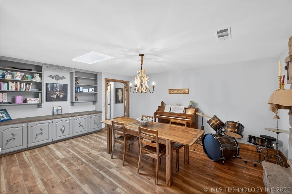 1045 Rolling Meadows Bartlesville, OK 74006