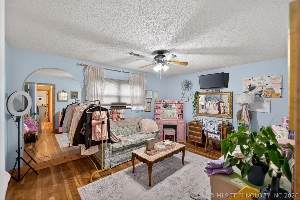 1045 Rolling Meadows Bartlesville, OK 74006
