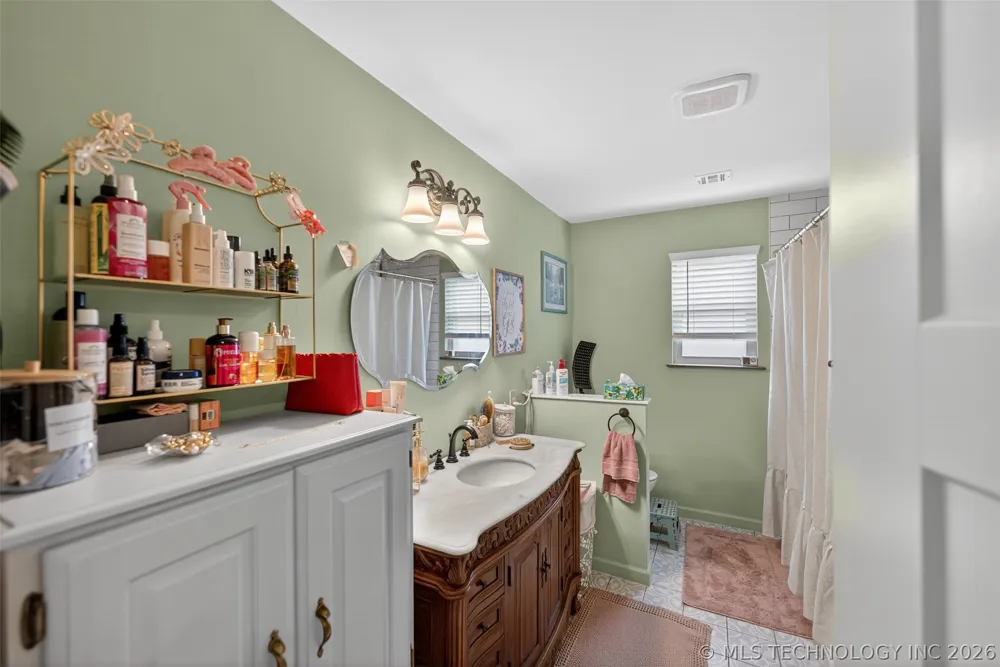1045 Rolling Meadows Bartlesville, OK 74006